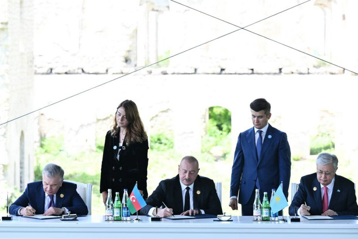 <p>Şuşada Qarabağ Bəyannaməsi&nbsp;imzalandı</p>