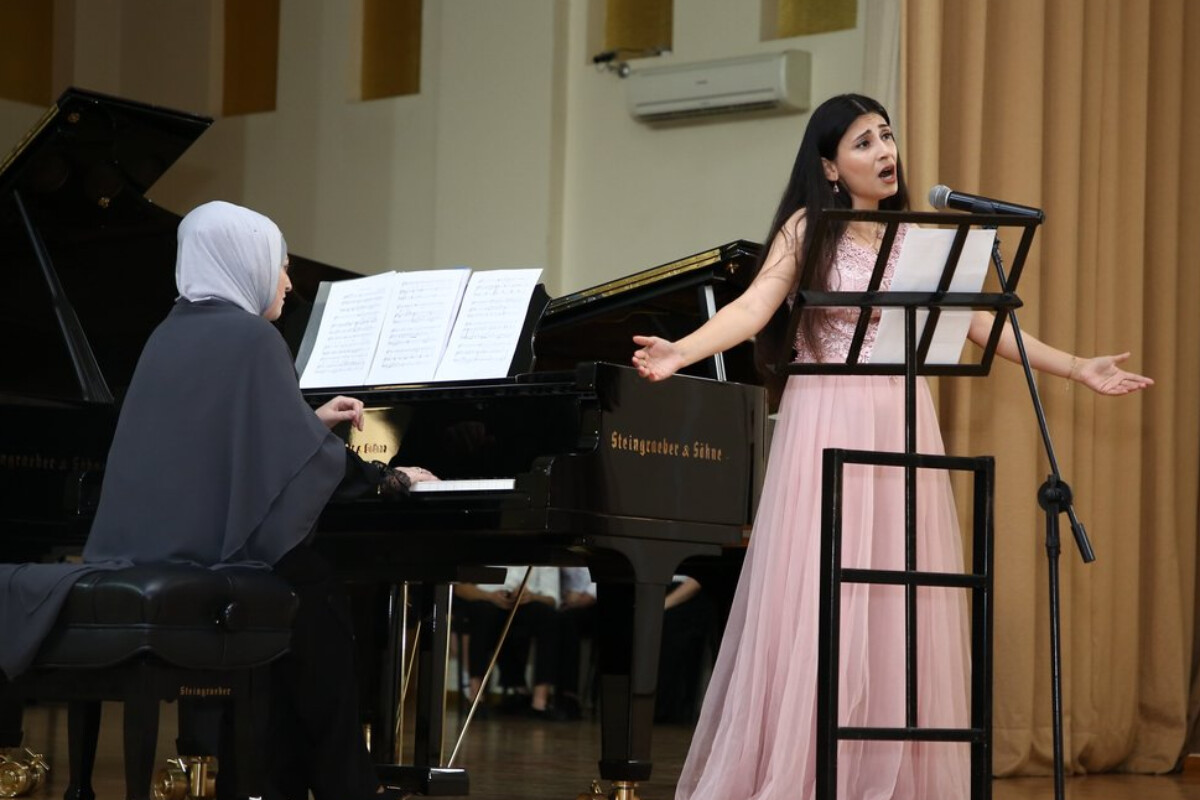 <p>Üzeyir Hacıbəyli adına Bakı Musiqi&nbsp;Akademiyasında&nbsp;iki yaradıcı xanımın müəllif konserti</p>

<p>&nbsp;</p>