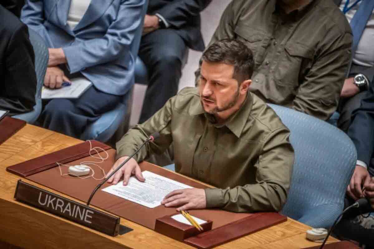 <p>Zelenski Rusiya hücumlarına görə təcili&nbsp;Təhlükəsizlik Şurasını çağırıb</p>