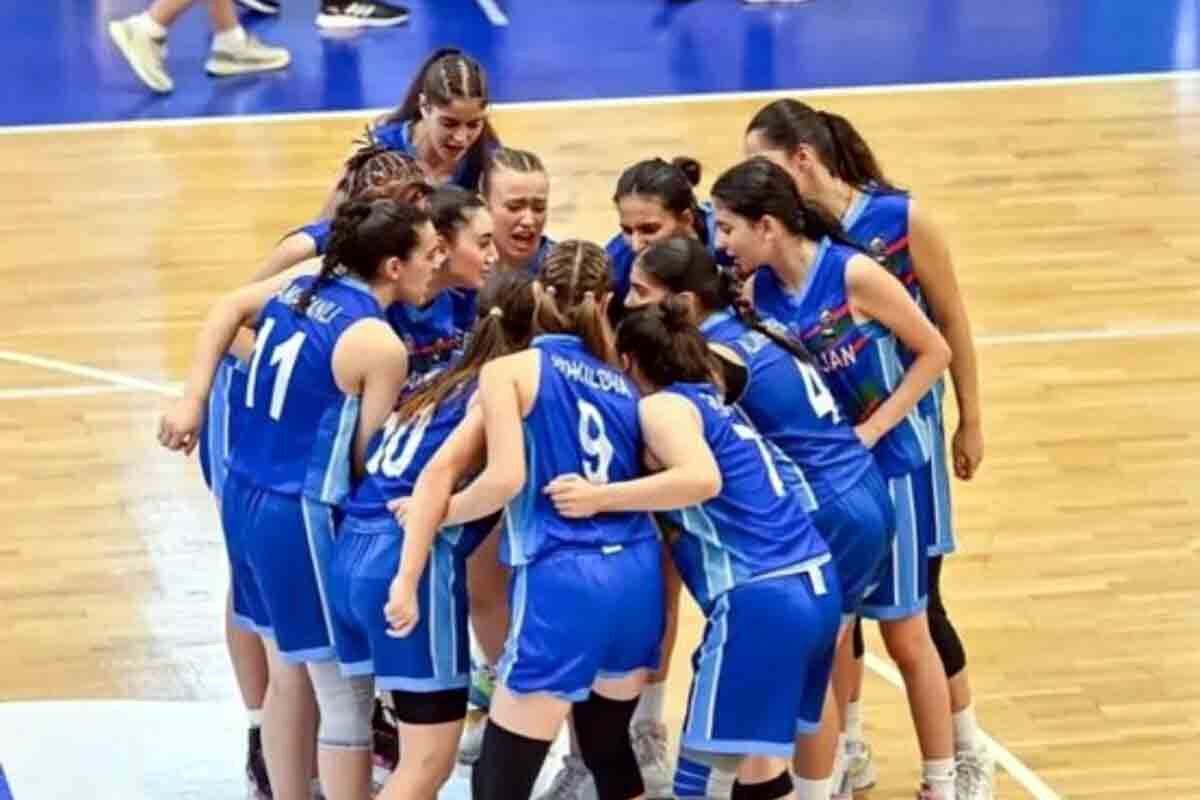 <p>Qızlardan ibarət U-18 basketol millimiz AÇ-də&nbsp;ikinci yeri tutub</p>