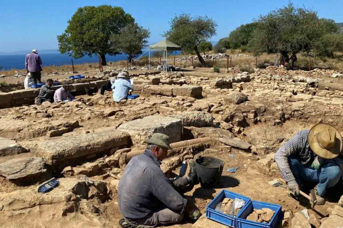 <p>Türkiyədə yaşı iki min ildən çox olan&nbsp;qızıl sikkə qabı tapılıb</p>