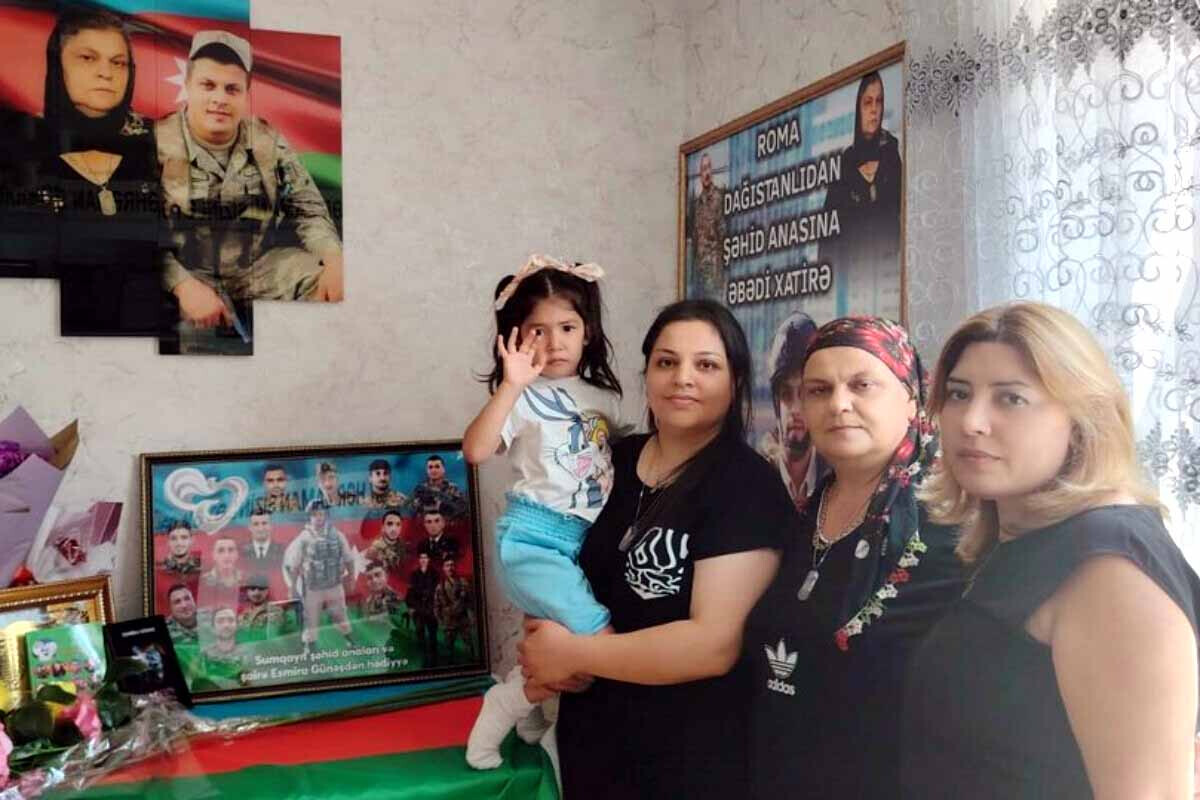 <p>Şairə şəhid analarını sevindirib</p>