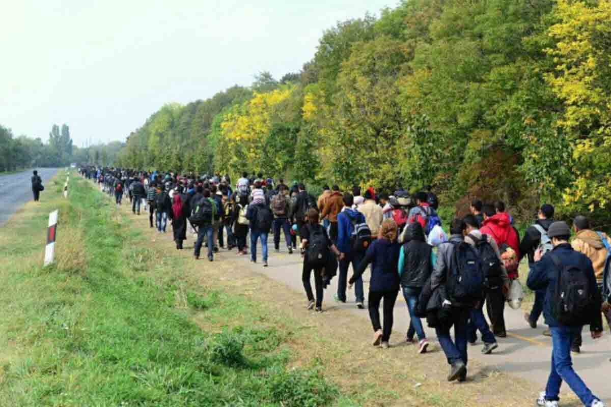 <p>Almaniyada qaçqınlara vətənlərinə getməmək&nbsp;barədə xəbərdarlıq edilib</p>