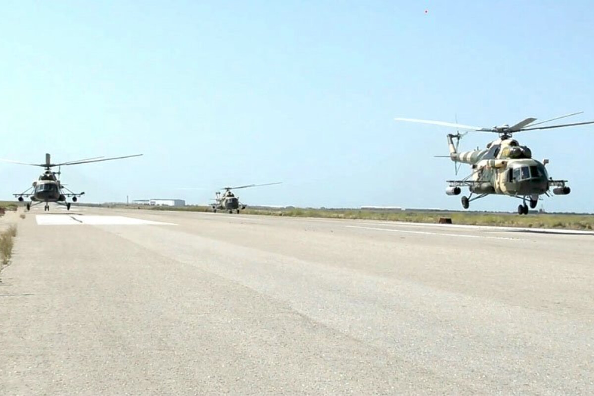 <p>Hərbi təyyarələr havaya qalxdı</p>