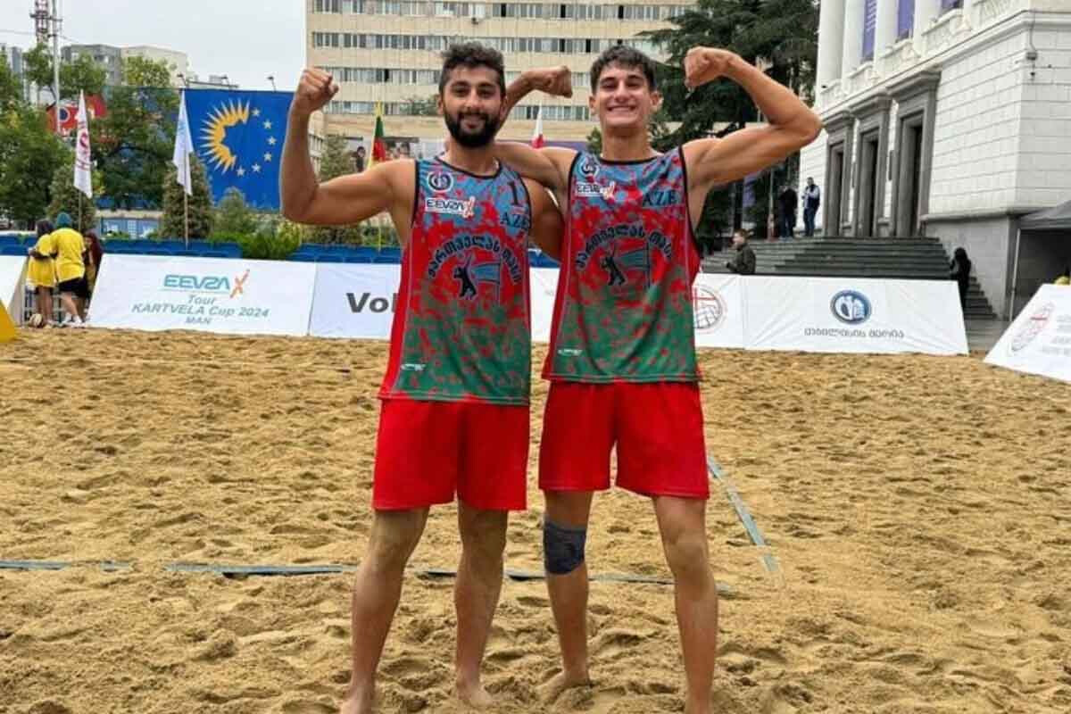 <p>Azərbaycan komandası EEVZA çempionatına&nbsp;ermənilər üzərində qələbəylə başlayıb&nbsp;</p>

<p>&nbsp;</p>