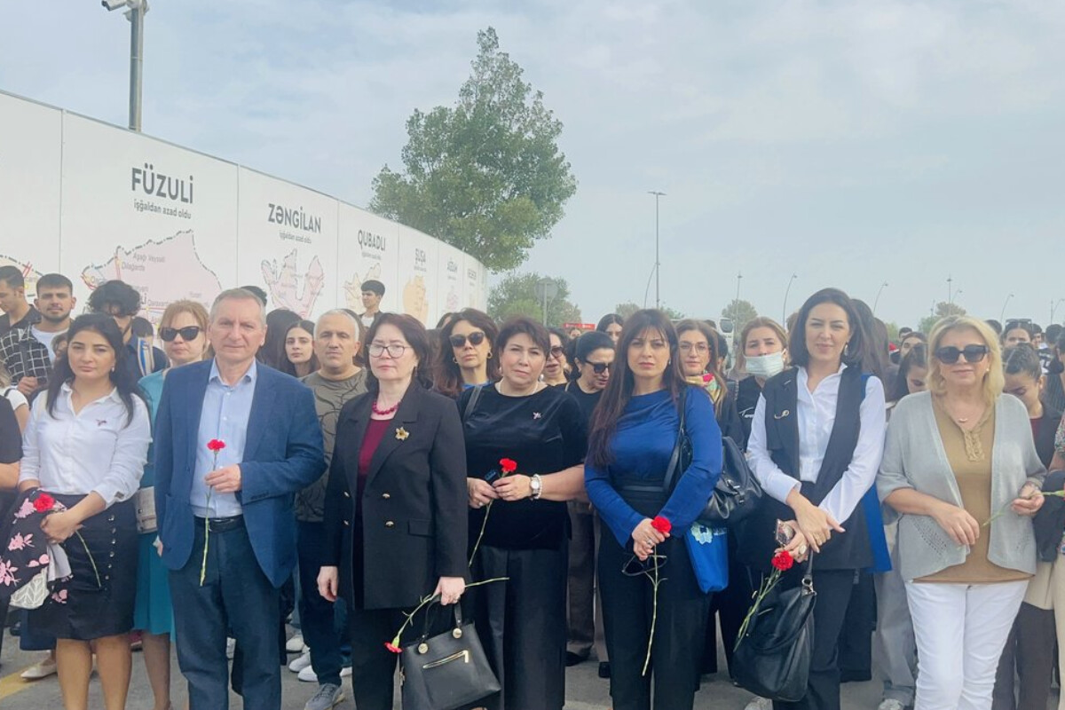 <p>BMA-nın kollektivi&nbsp;Zəfər parkında şəhidlərimizin&nbsp;xatirəsini yad edib</p>