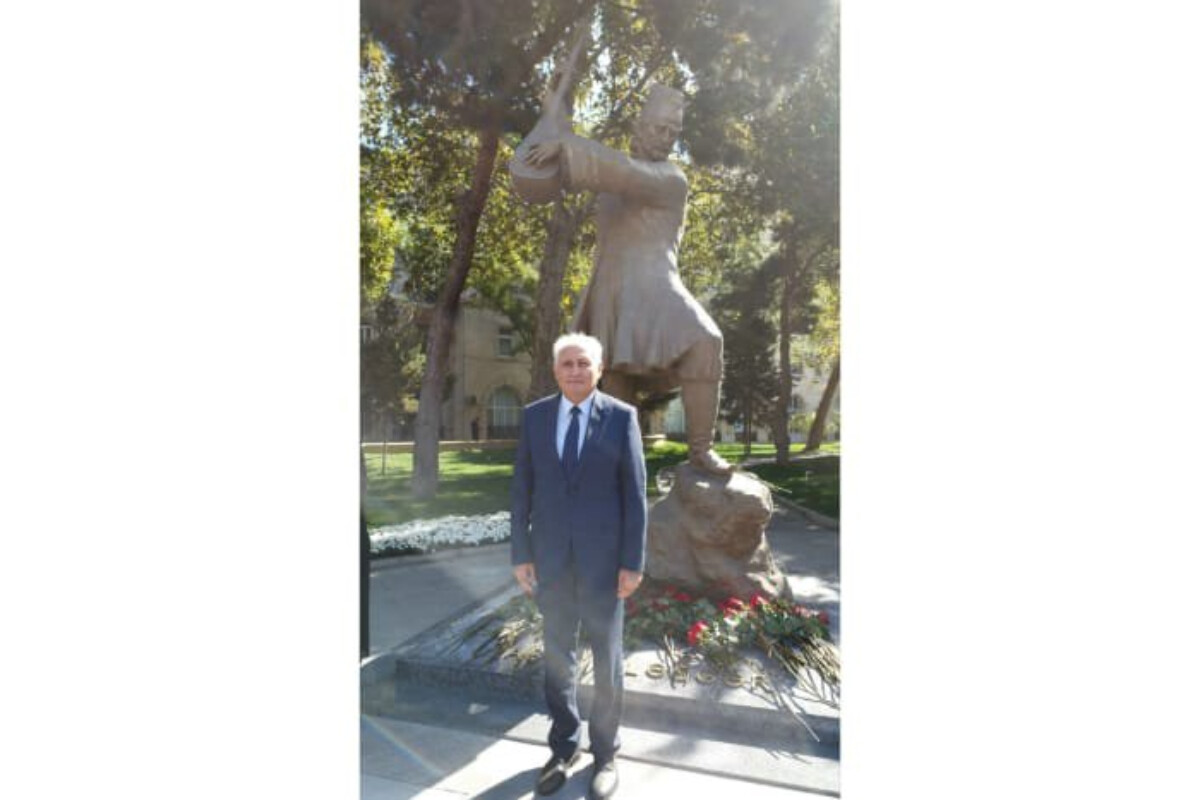 <p>Hikmət Babaoğlu:&nbsp;Dədə Ələsgərin sazı,&nbsp;heykəlin duruşu və sosial şəbəkələrin fırtınası</p>