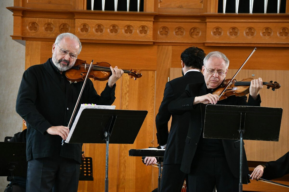 <p>Bakıda Dmitri Sitkovetskinin 70 illiyinə həsr&nbsp;olunmuş konsert keçirilib</p>