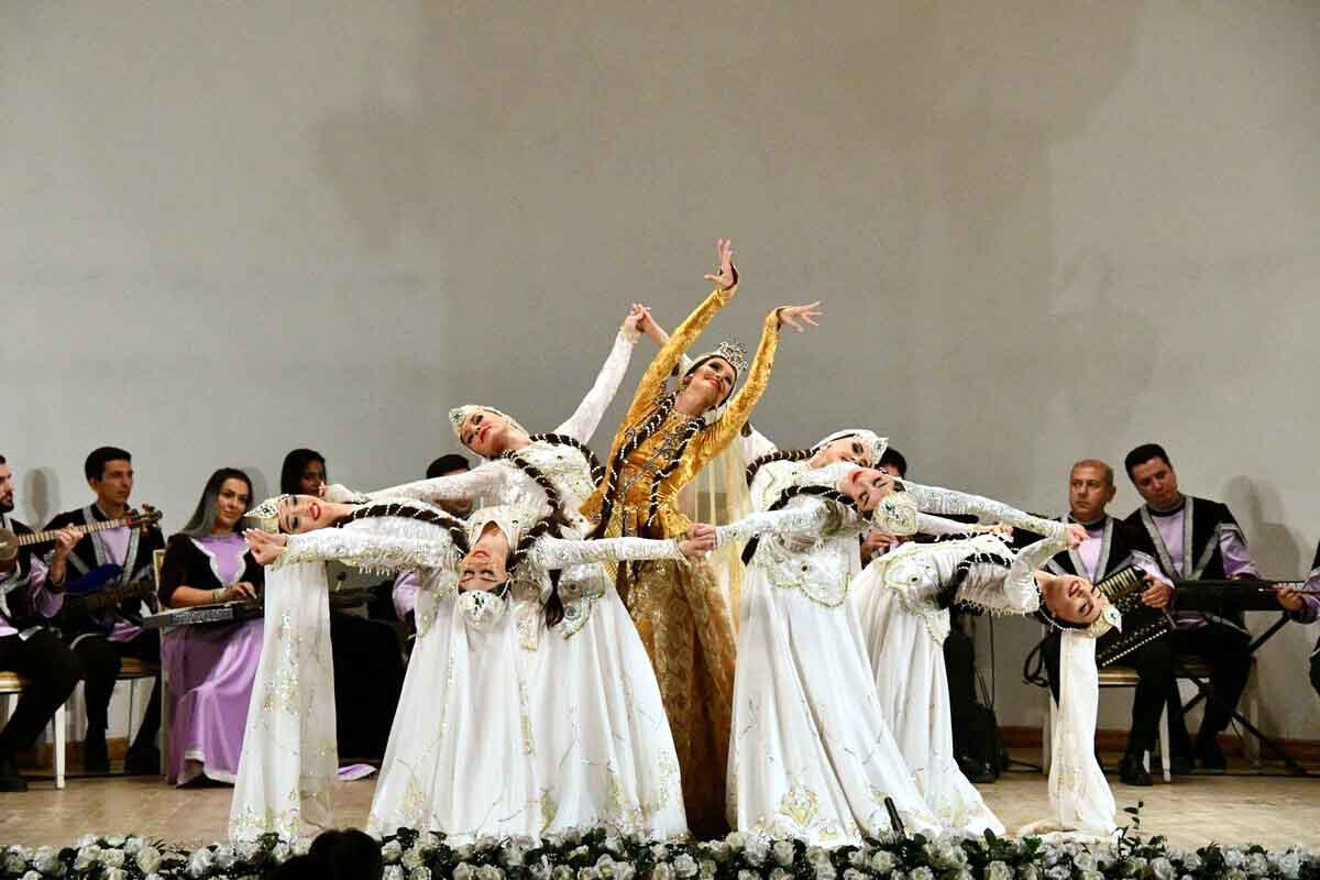 <p>8 Noyabr Zəfər Gününə həsr olunmuş konsert keçirilib</p>