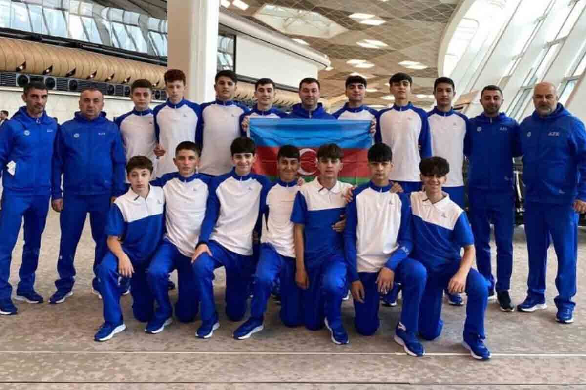 <p>Voleybolçu oğlanlardan ibarət U-16 millimiz&nbsp;EEBZA çempionatına yollanıb</p>