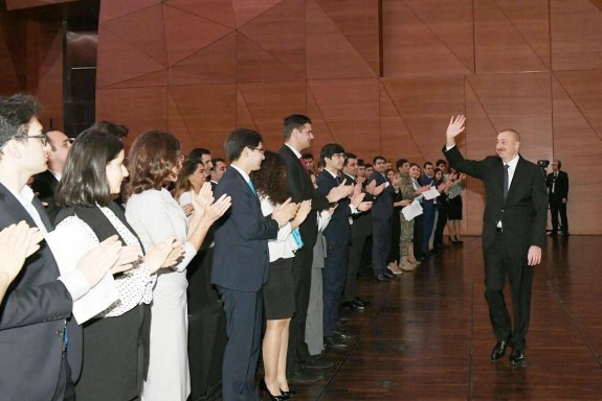 <p>Sağlam gənclik, parlaq Azərbaycan naminə&nbsp;</p>
