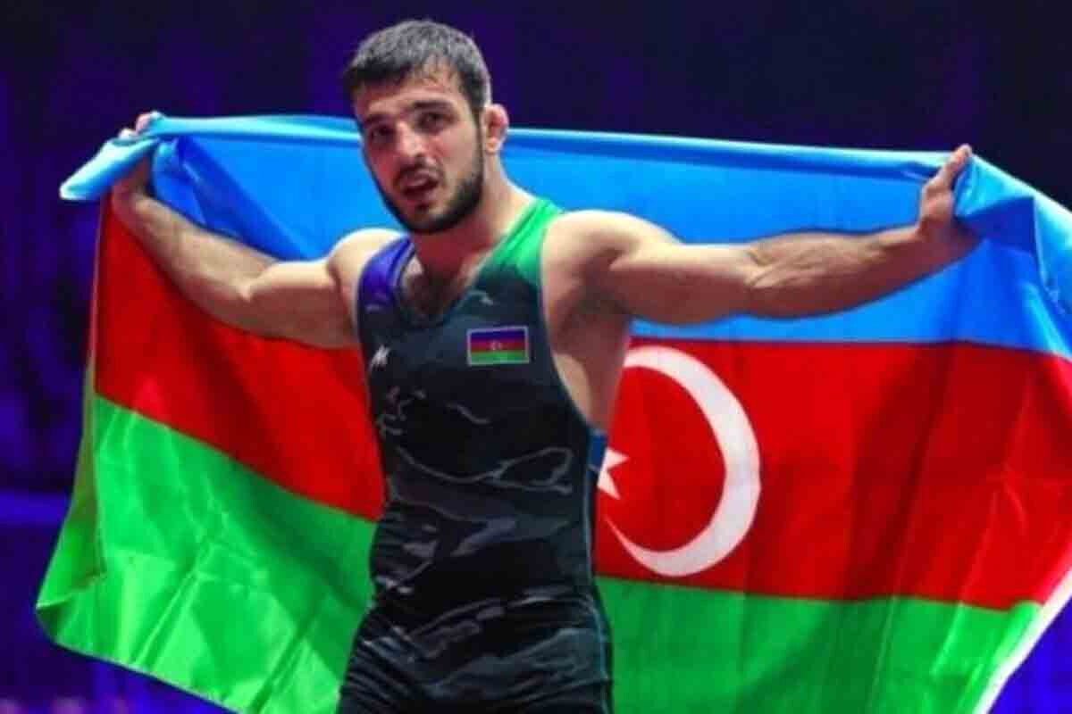 <p>Eldəniz Əzizli və Ülvi Qənizadə yeni mövsümə&nbsp;dünya lideri kimi başlayacaq</p>