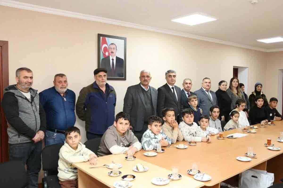 <p>Şəhid övladları ilə görüş &ndash; MASALLIDA</p>