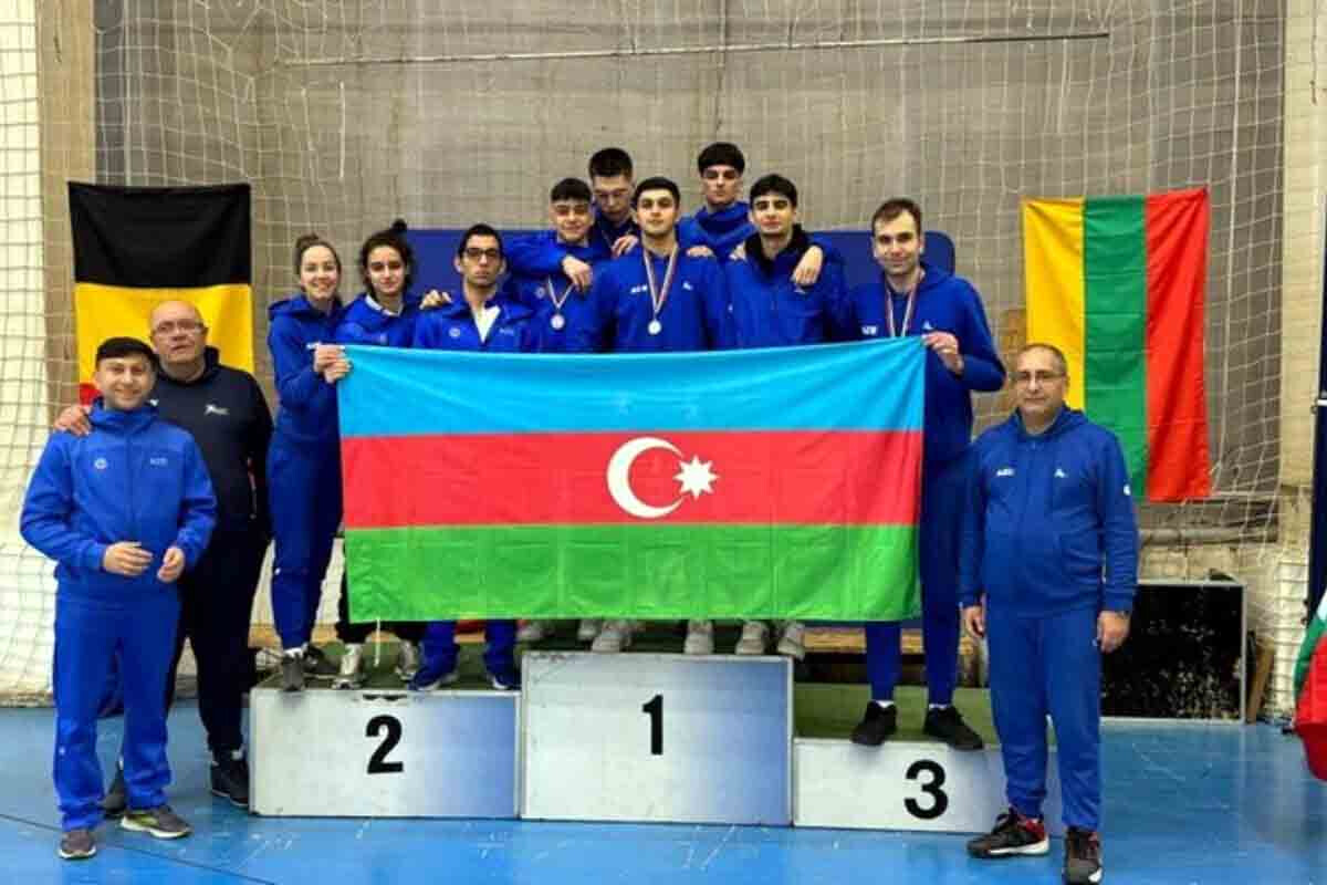 <p>Qılıncoynadanlarımız Bolqarıstanda keçirilən&nbsp;turnirdə gümüş medal qazanıblar</p>
