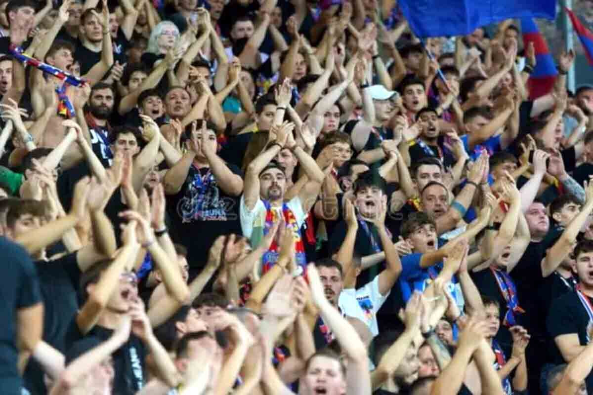 <p>Rumıniya FCSB-ni Bakıda "Qarabağ"la&nbsp;oyunda 100-ə yaxın azarkeş dəstəkləyəcək</p>