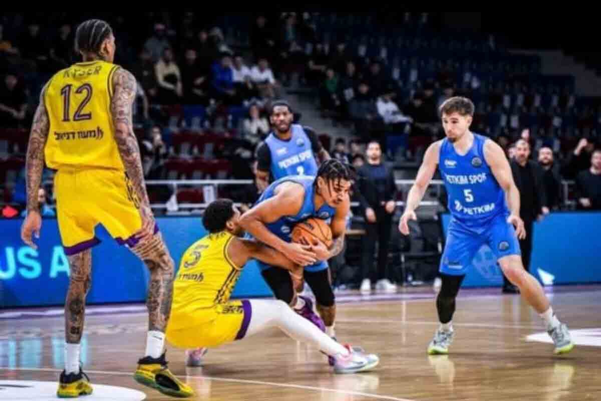 <p>ABL-da yarışa liderlik edən çempion&nbsp;