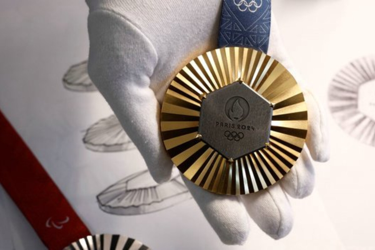 <p>Azərbaycanlı usta Paris Olimpiya medallarını tənqid edib</p>
