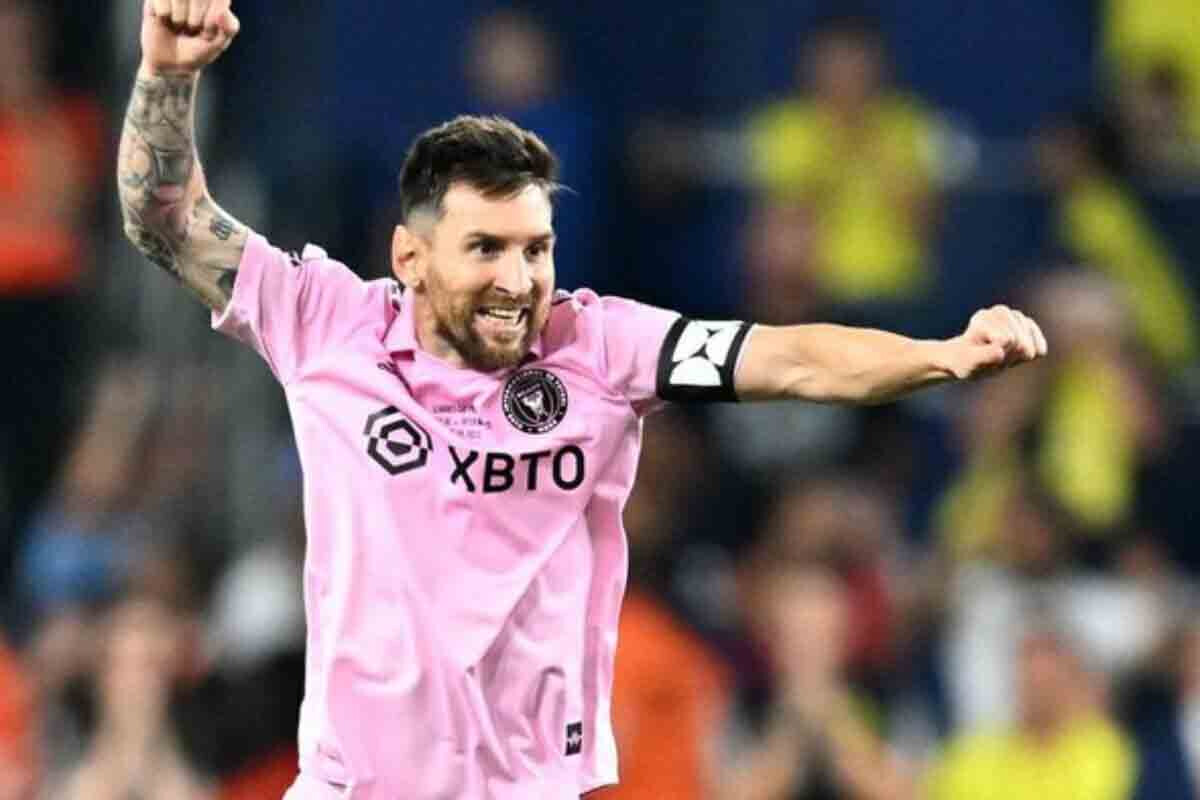 <p>Messi tarixin ən yaxşı futbolçusu seçilib</p>