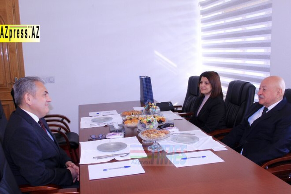<p>Ağcabədi Rayon İcra Hakimiyyətinin başçısı Türkiyənin&nbsp;Gəncədəki konsulu Rəcəb Öztopu qəbul etdi</p>