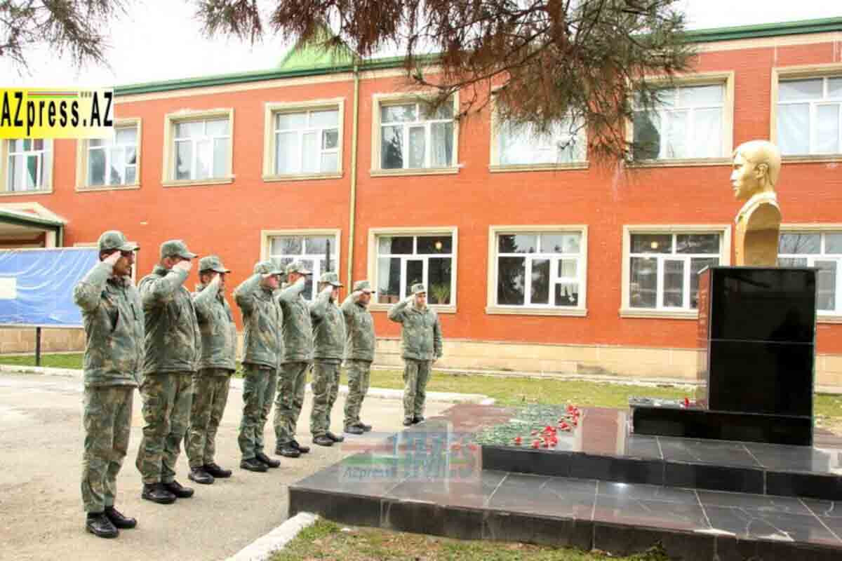 <p>Ağcabədidə Milli Qəhrəman Namiq Abdullayevin xatirəsi anılıb</p>