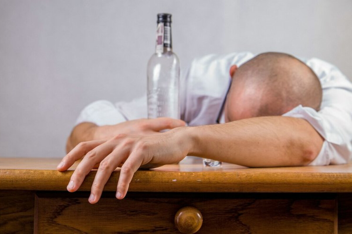 <p>Bakıda ucuz alkoqol daha bir can aldı</p>