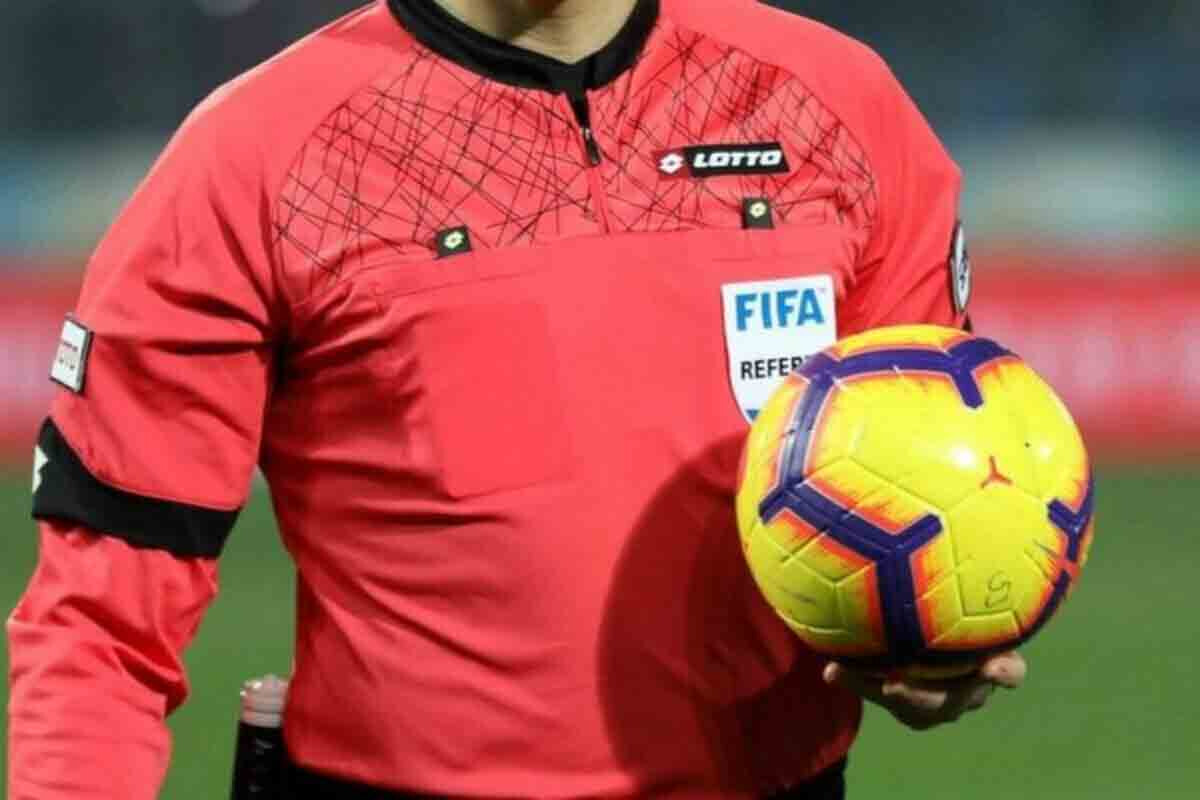 <p>İki azərbaycanlı hakim UEFA-nın&nbsp;kurslarında iştirak edəcək</p>