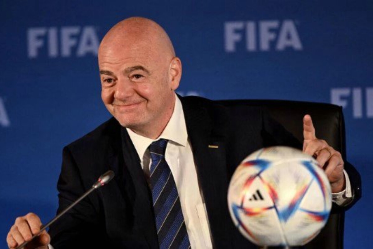 <p>FİFA 2030-cu ildə keçiriləcək dünya çempionatı&nbsp;üçün komandaların sayını 64-ə çatdırmağı təklif edir</p>