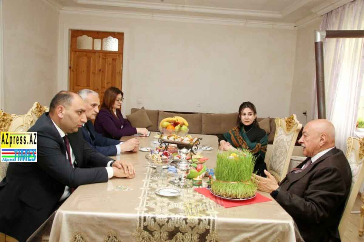 <p>Ağcabədidə  şəhid ailələri ziyarət olunur<br />
 </p>