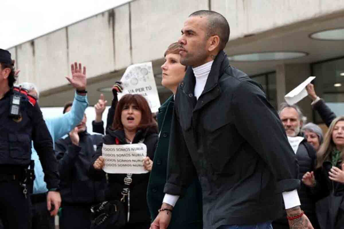 <p>Dani Alves zorlama ittihamlarından bəraət aldı</p>