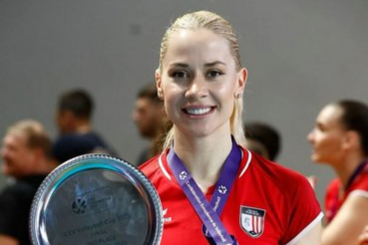 <p>Millimizin üzvü Yelizaveta Ruban Rumıniya&nbsp;Kubokunun qalibi olub</p>