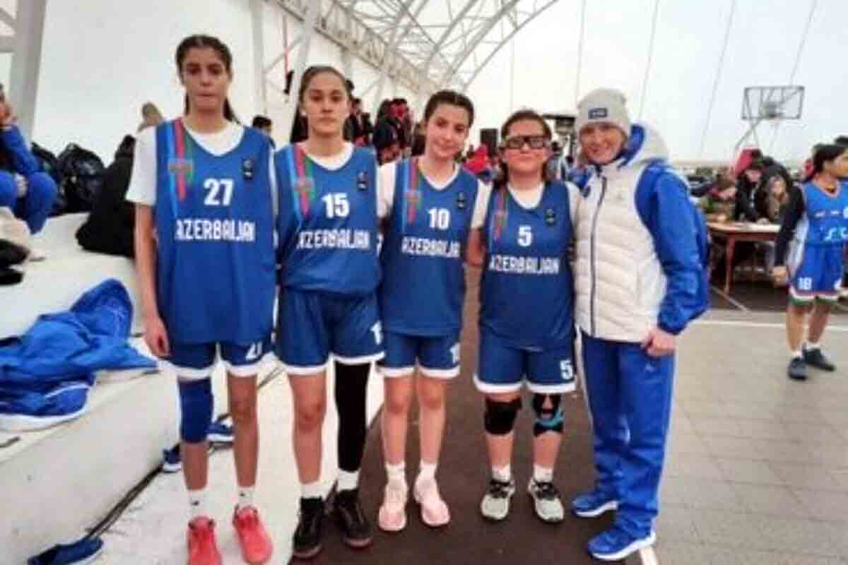 <p>U-15 oğlan yığmamız İSF-nin 1/8 finalında</p>
