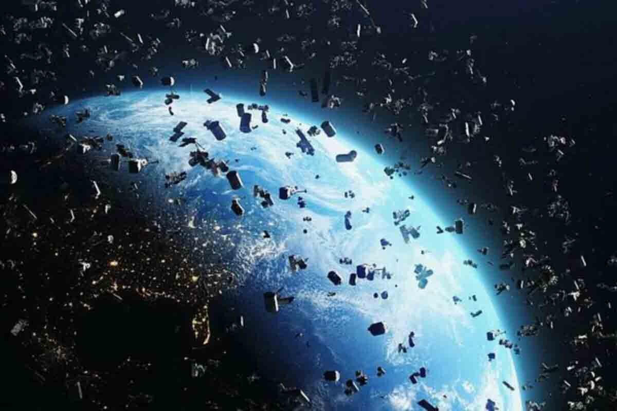 <p>Alimlər kosmik dağıntılar səbəbindən orbital çökmənin&nbsp;yaxınlaşması barədə xəbərdarlıq edirlər</p>