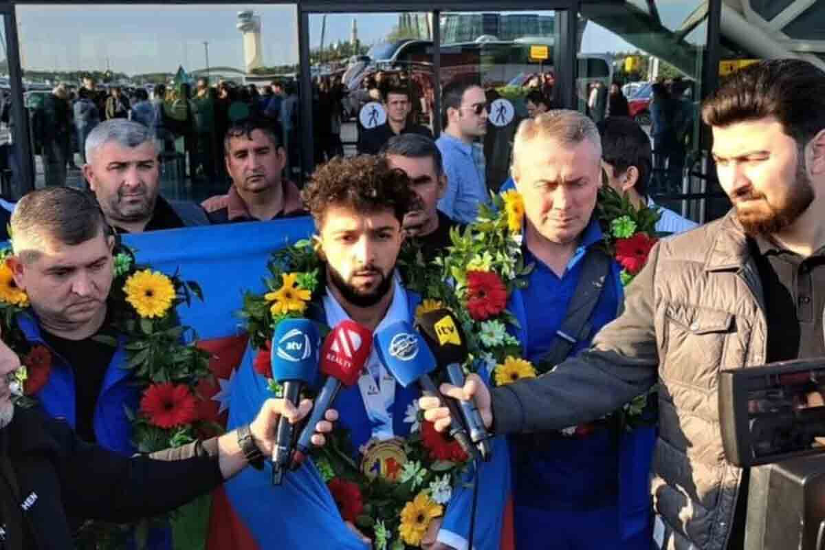 <p>Atletimiz İsa Rüstəmov AÇ-da bir dəst medal qazanıb</p>