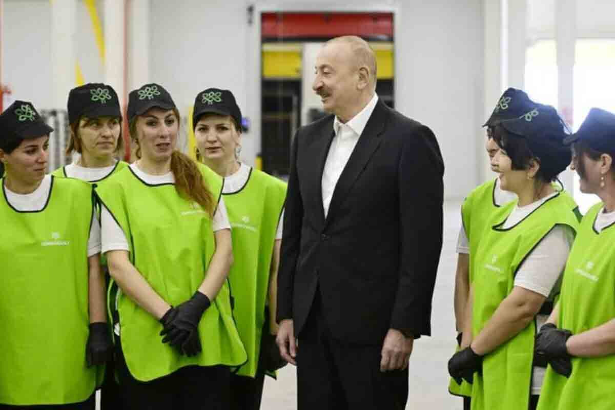 <p>İlham Əliyev Qusar rayonunda bağçılıq və&nbsp;soyuducu anbar kompleksinin fəaliyyəti ilə tanış olub</p>