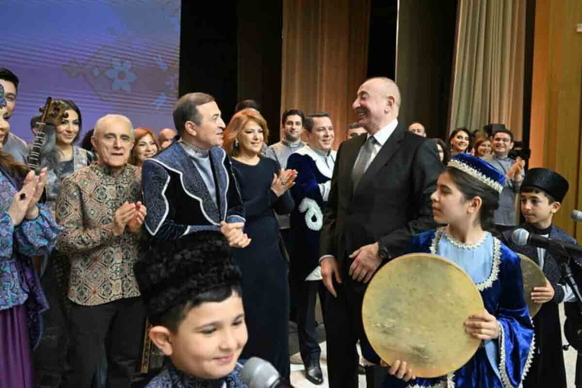 <p>İlham Əliyev və birinci xanım Mehriban Əliyeva&nbsp;Ağdam Muğam Mərkəzinin açılışında iştirak ediblər</p>