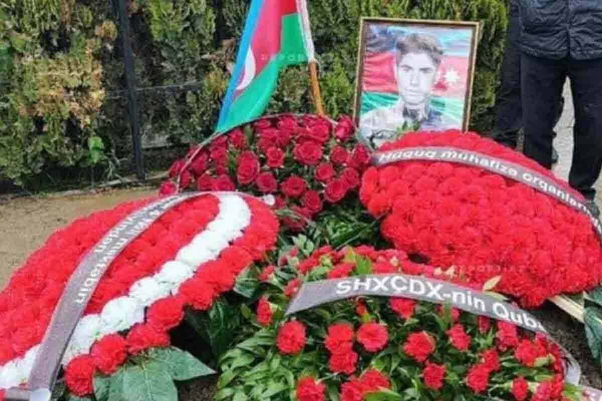 <p>Birinci Qarabağ müharibəsi şəhidi Elşən Arzumanovun nəşi Qubada dəfn edilib</p>