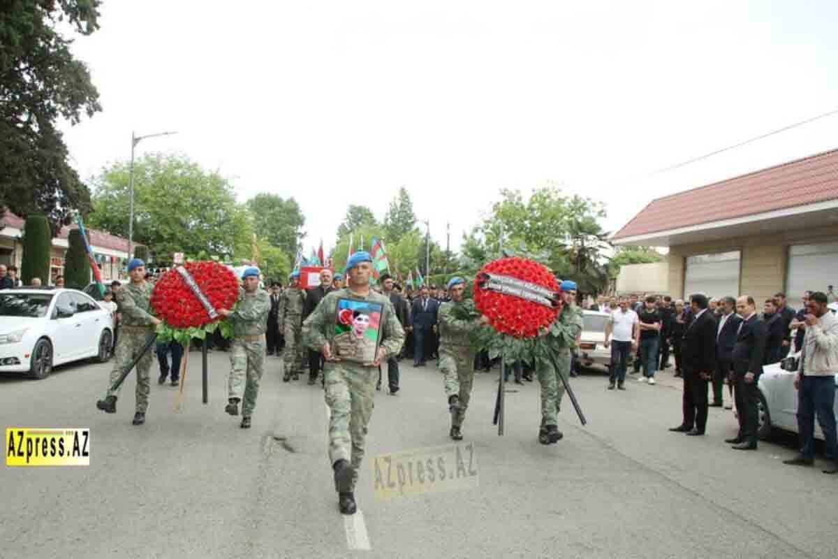 <p>Birinci Qarabağ müharibəsi zamanı itkin düşən şəhidimiz Ağcabədidə dəfn olundu</p>