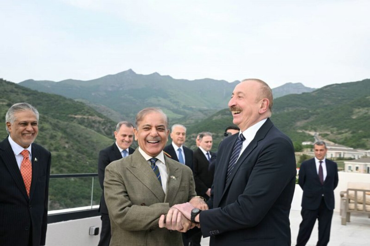 <p>ÖTƏN GÜNÜN XRONİKASI: Laçında Prezident İlham&nbsp;Əliyevin Pakistanın Baş naziri ilə nahar əsnasında geniş tərkibdə görüşü olub</p>