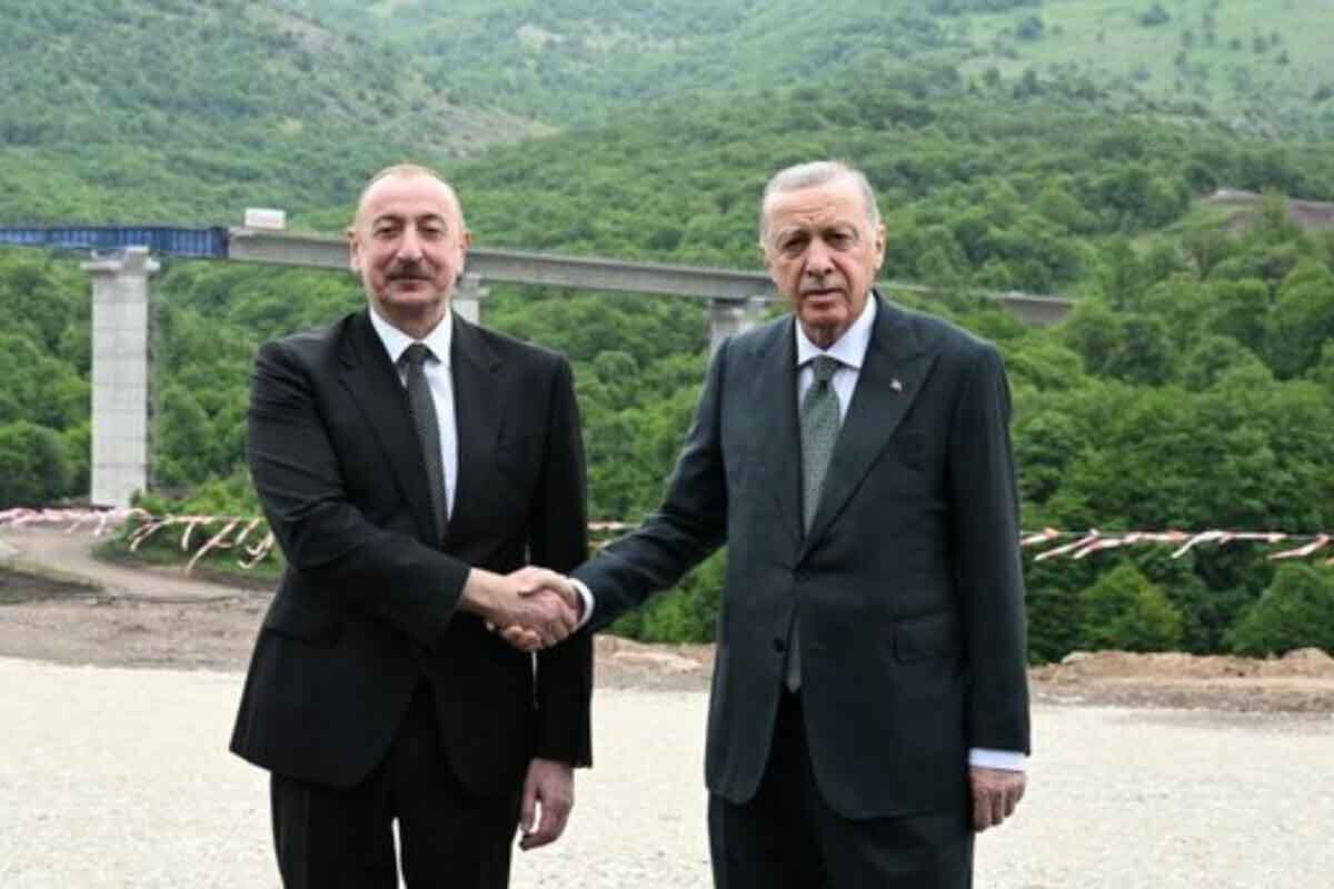 Azərbaycan və Türkiyə prezidentləri Kəlbəcər-Laçın avtomobil yolunda görülən tikinti işləri ilə tanış olublar}
