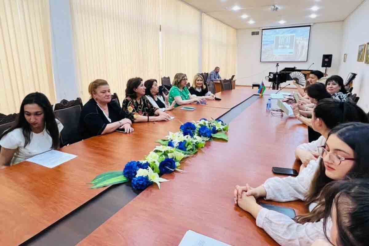 <p> Üzeyir Hacıbəylinin 140 illik yubileyinə həsr olunan konfrans keçirildi</p>