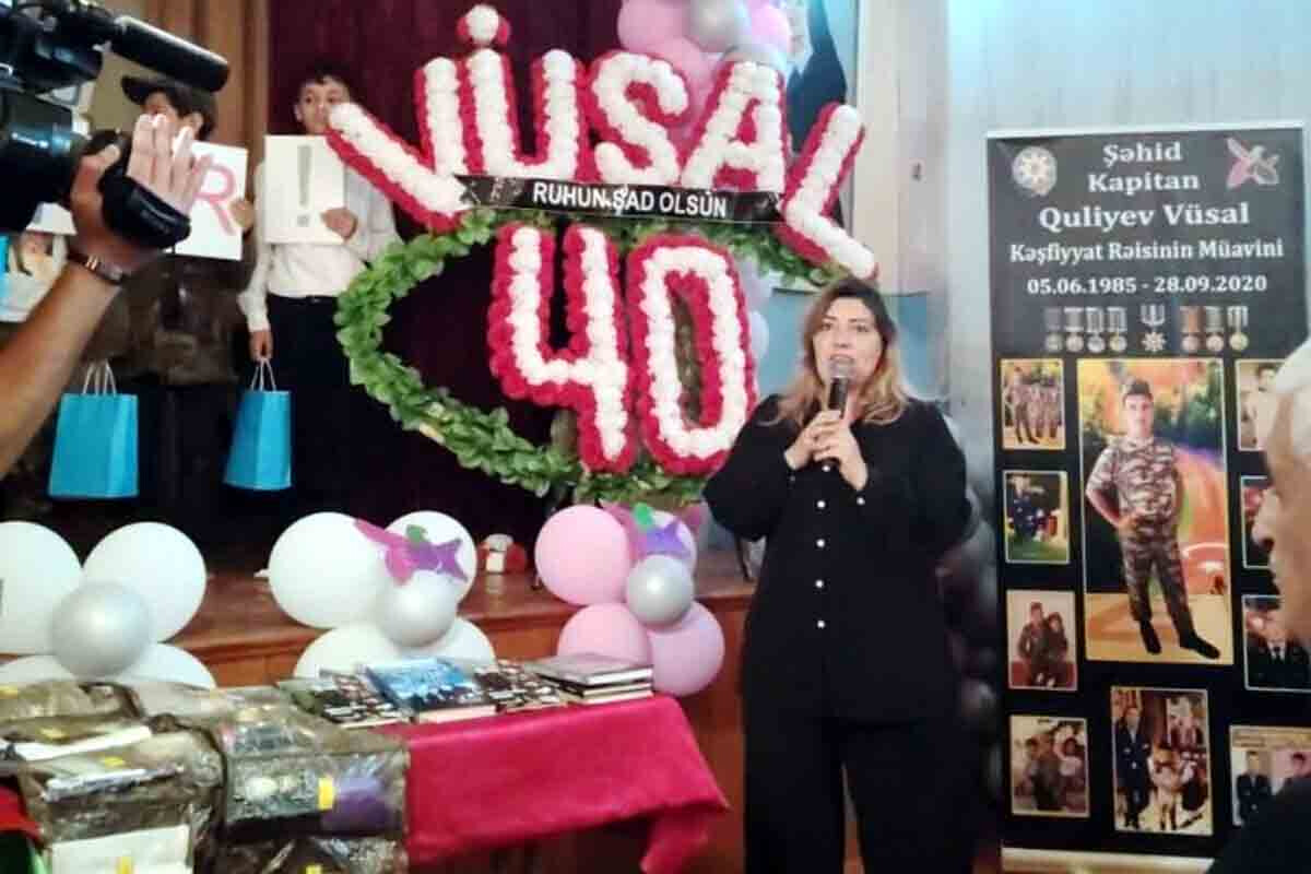 <p>Esmira Günəşin Lənkəranda Gimnaziyada kitab təqdimatı</p>