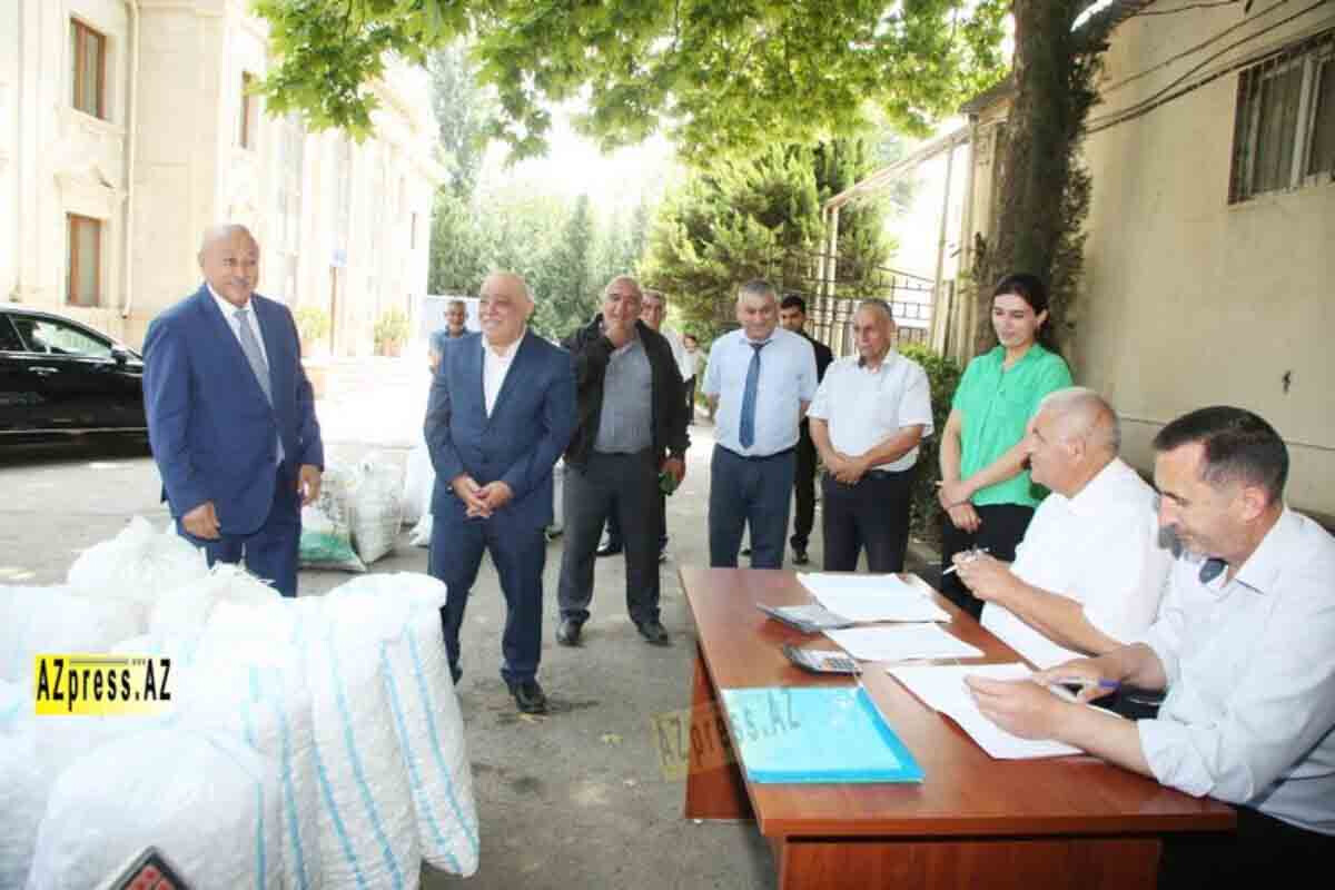 <p>Ağcabədidə yaş barama təhvilinə start verilib</p>