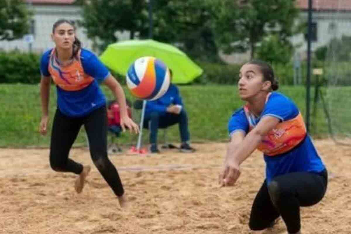 <p>Oğlanlardan ibarət U-18 voleybol millimiz EEVZA-nın 1/4 finalında</p>