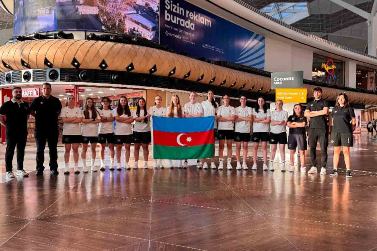 <p>Voleybolçu qızlardan ibarət U-16 millimiz İstanbula yollanıb&nbsp;</p>

<p>&nbsp;</p>