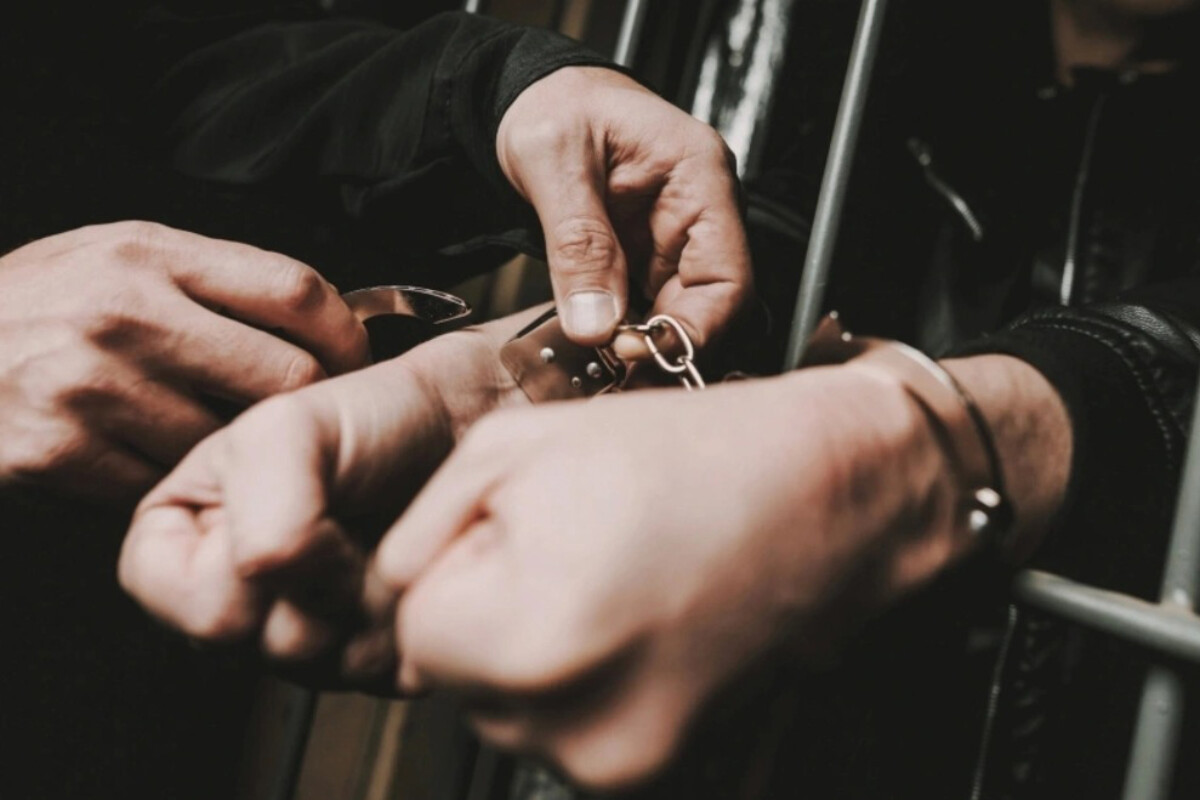 <p>Yeniyetmə İŞİD-ə sədaqət andı içdiyinə&nbsp;görə həbs edildi</p>