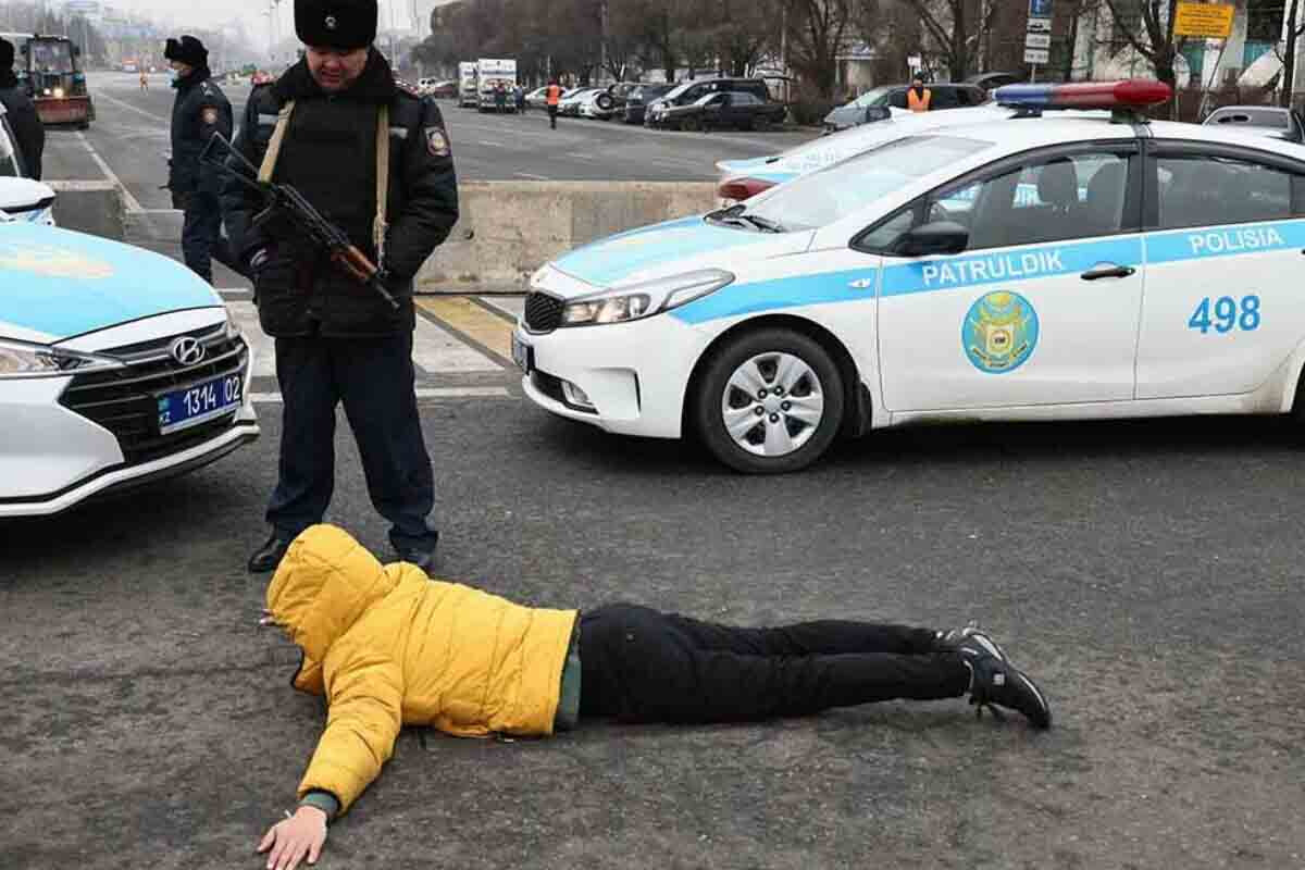 <p>Terror aktı hazırlamaqda şübhəli bilinən məktəbli saxlanılıb</p>