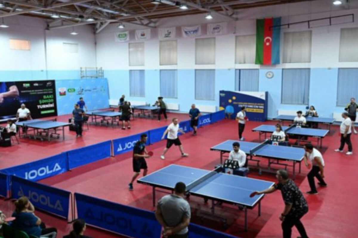 <p>Həmkarlar təşkilatlarının tennis yarışı keçirilib</p>