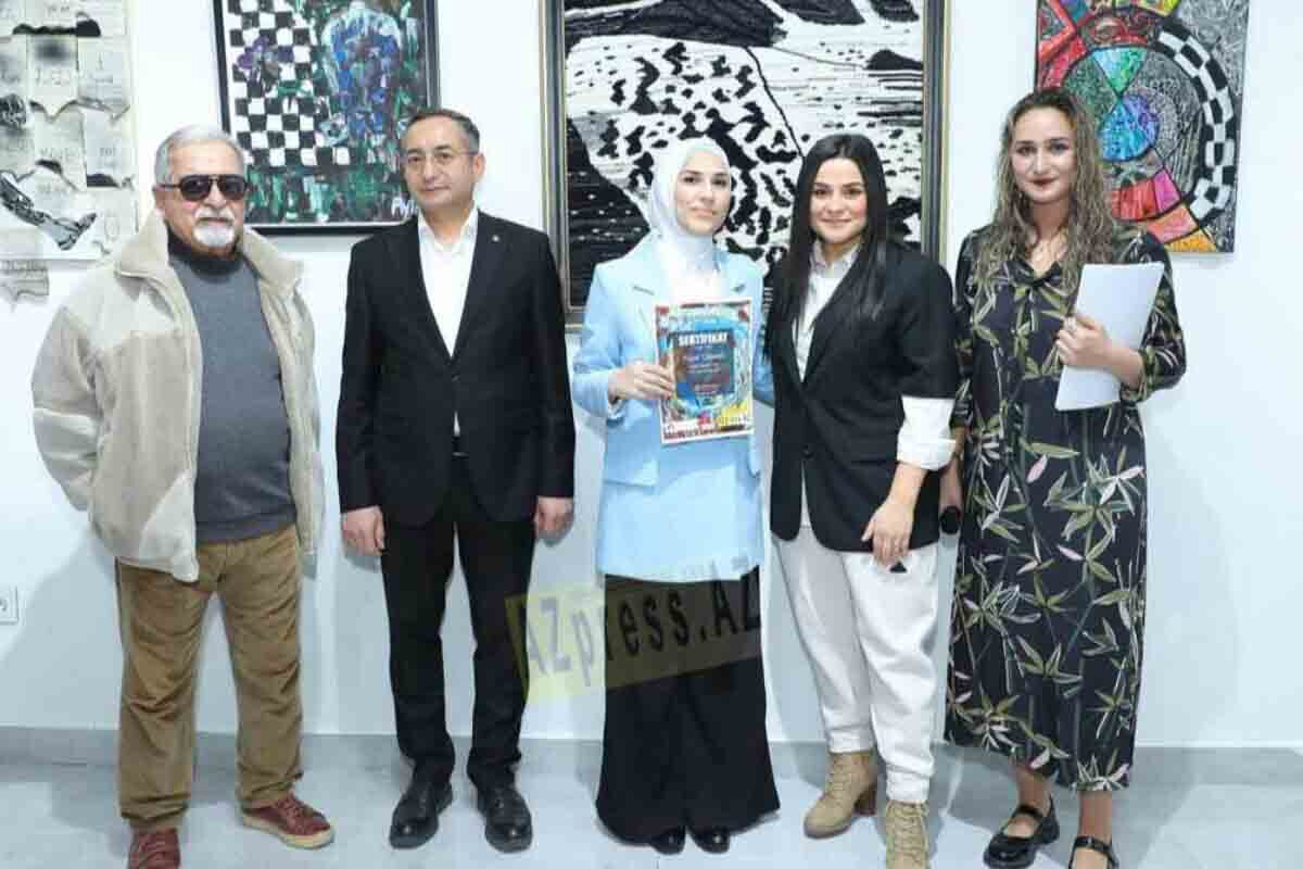 <p>AYDANI Qalereyasında &ldquo;Abstract ol&rdquo; adlı&nbsp;sərginin açılışı baş tutub</p>