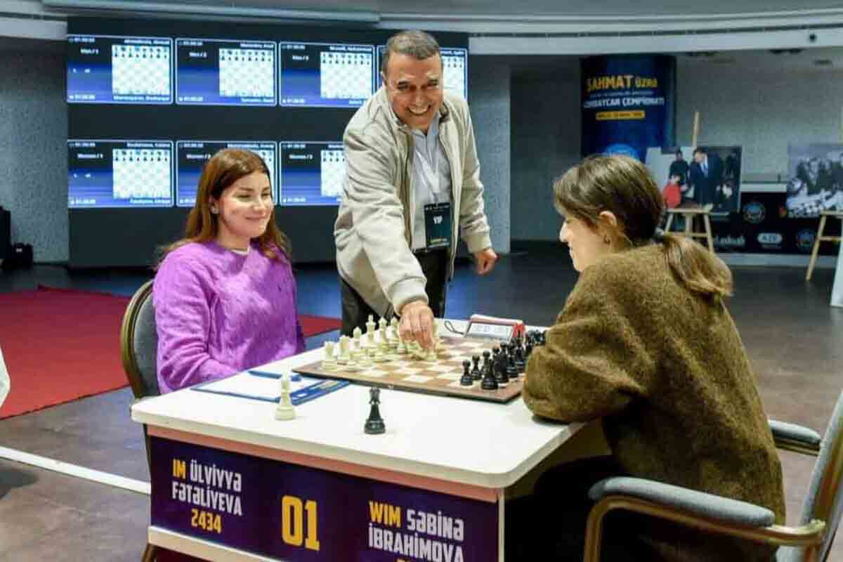 <p>Məmmədyarov, Fətəliyeva və Allahverdiyeva&nbsp;çempionatın yarımfinalında</p>