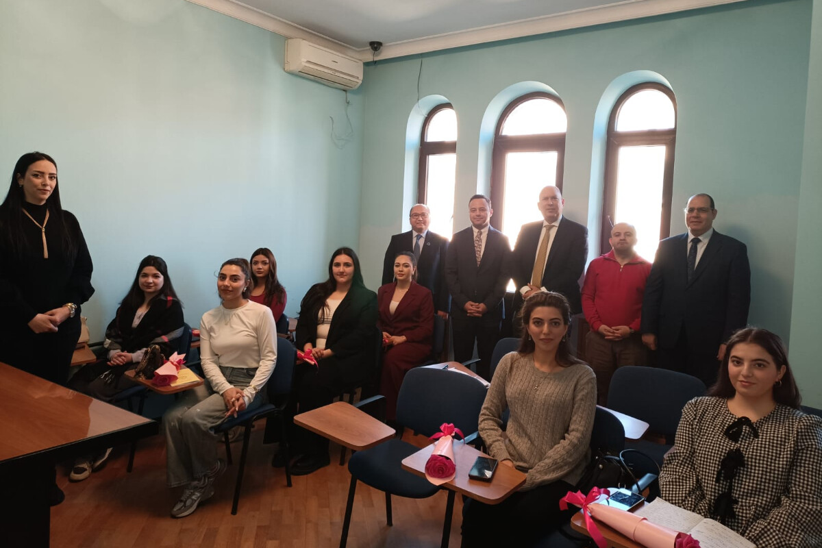 <p>Misir Ərəb Respublikasının Azərbaycandakı&nbsp;səfiri&nbsp;ərəb dili üzrə təcrübə proqramının açılışını etdi (FOTO=5)</p>

<p>&nbsp;</p>